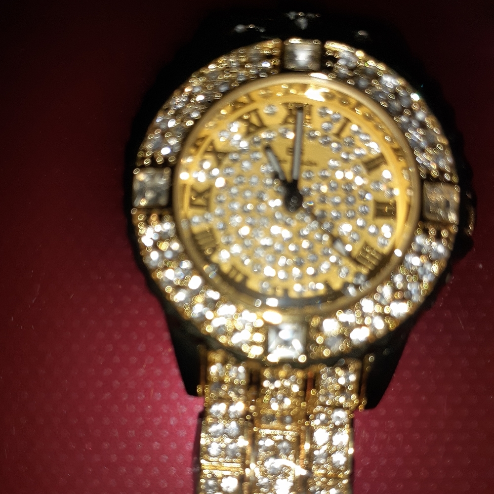 Nwot Bling Sparkle Rhinestone Goldtone watch - Picture 4 of 8